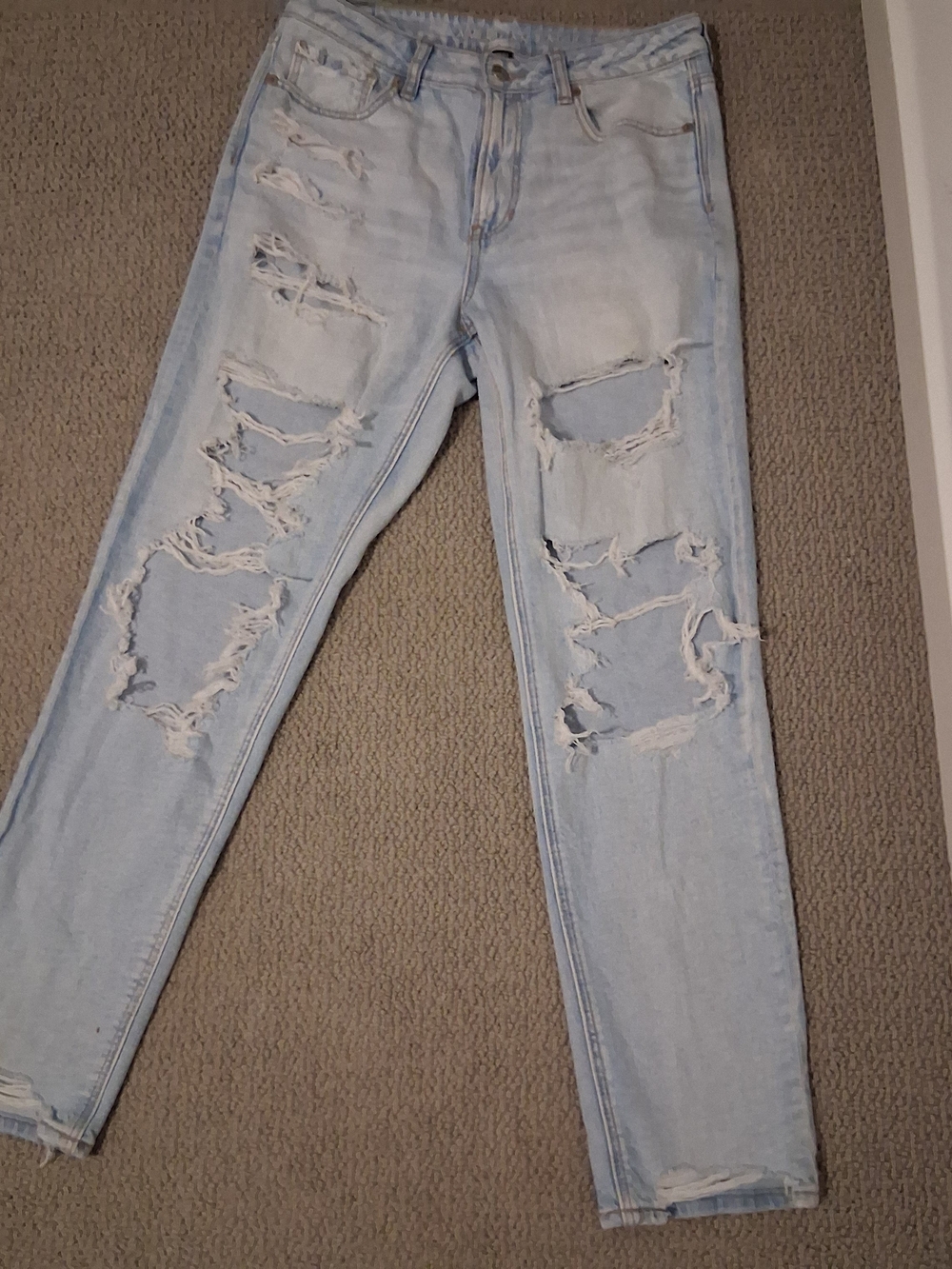 American Eagle Outfitters Light Blue Distressed Boyfriend Jeans